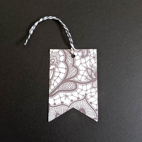 Black & White Halloween Tags with Ribbon Set of 20 - Picture 1 of 4